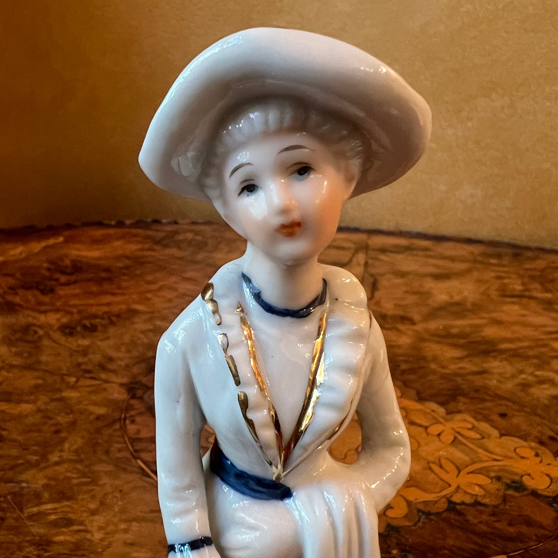 Blue and white lady