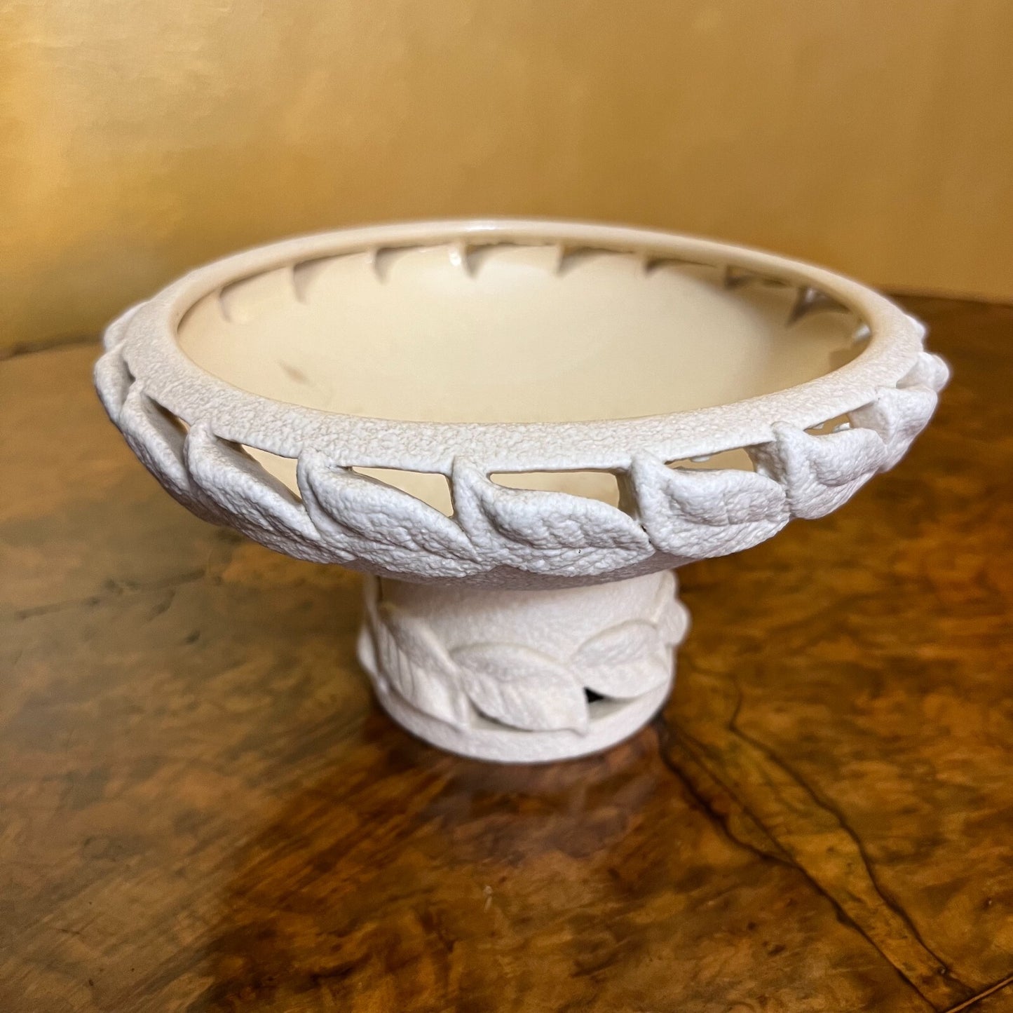 Ceramic Leaf Design Bowl On Stand