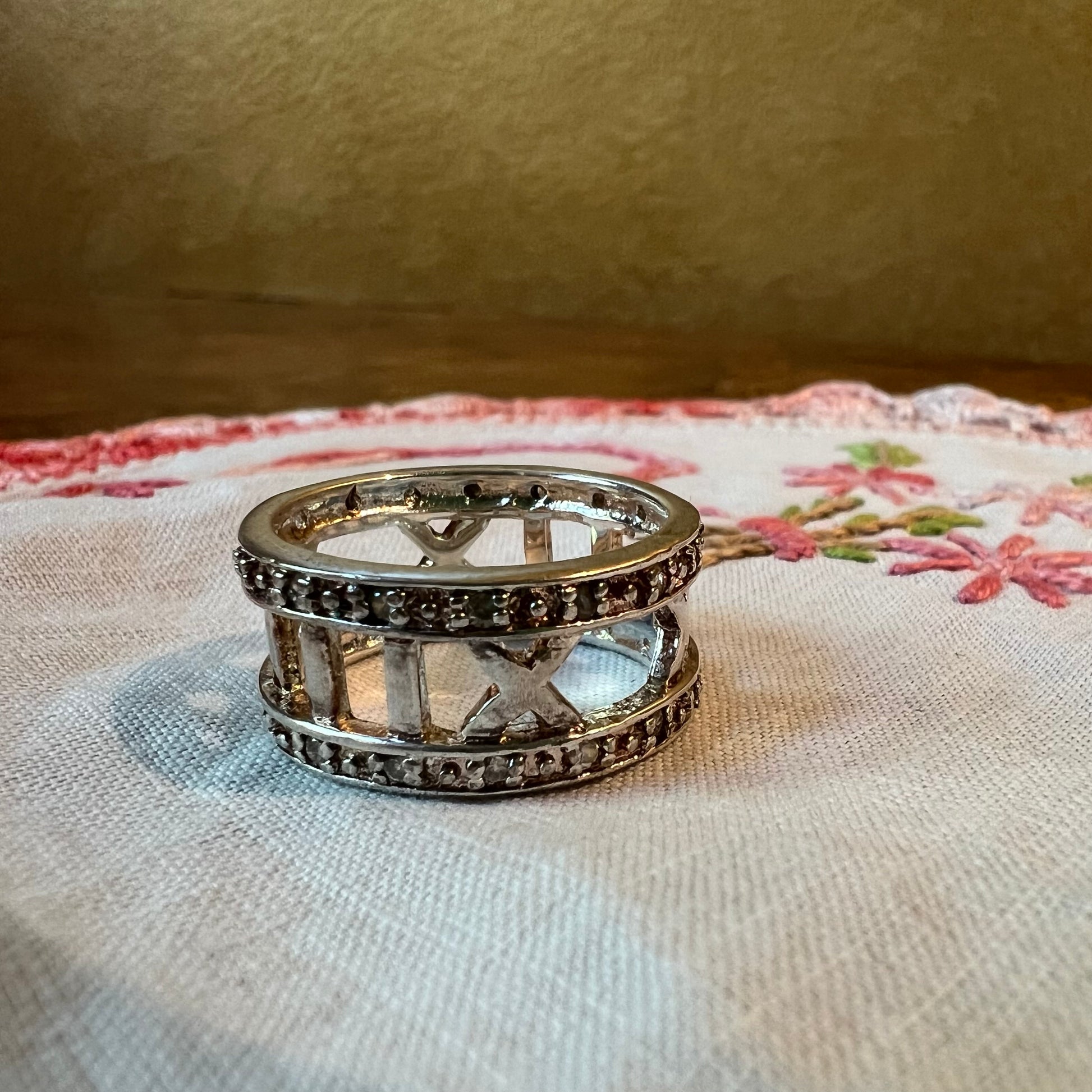 Costume ring