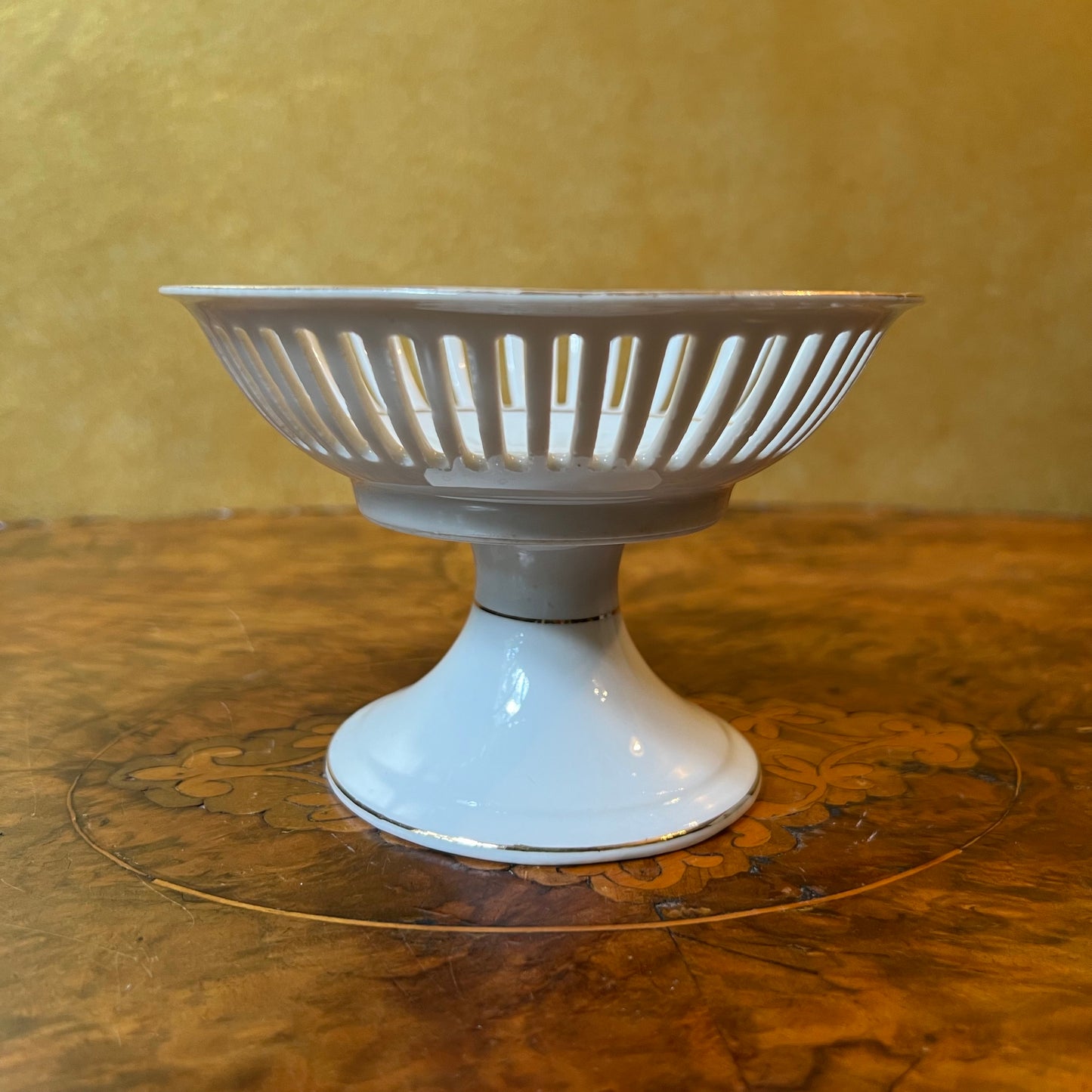 Couples Print Bowl On Stand