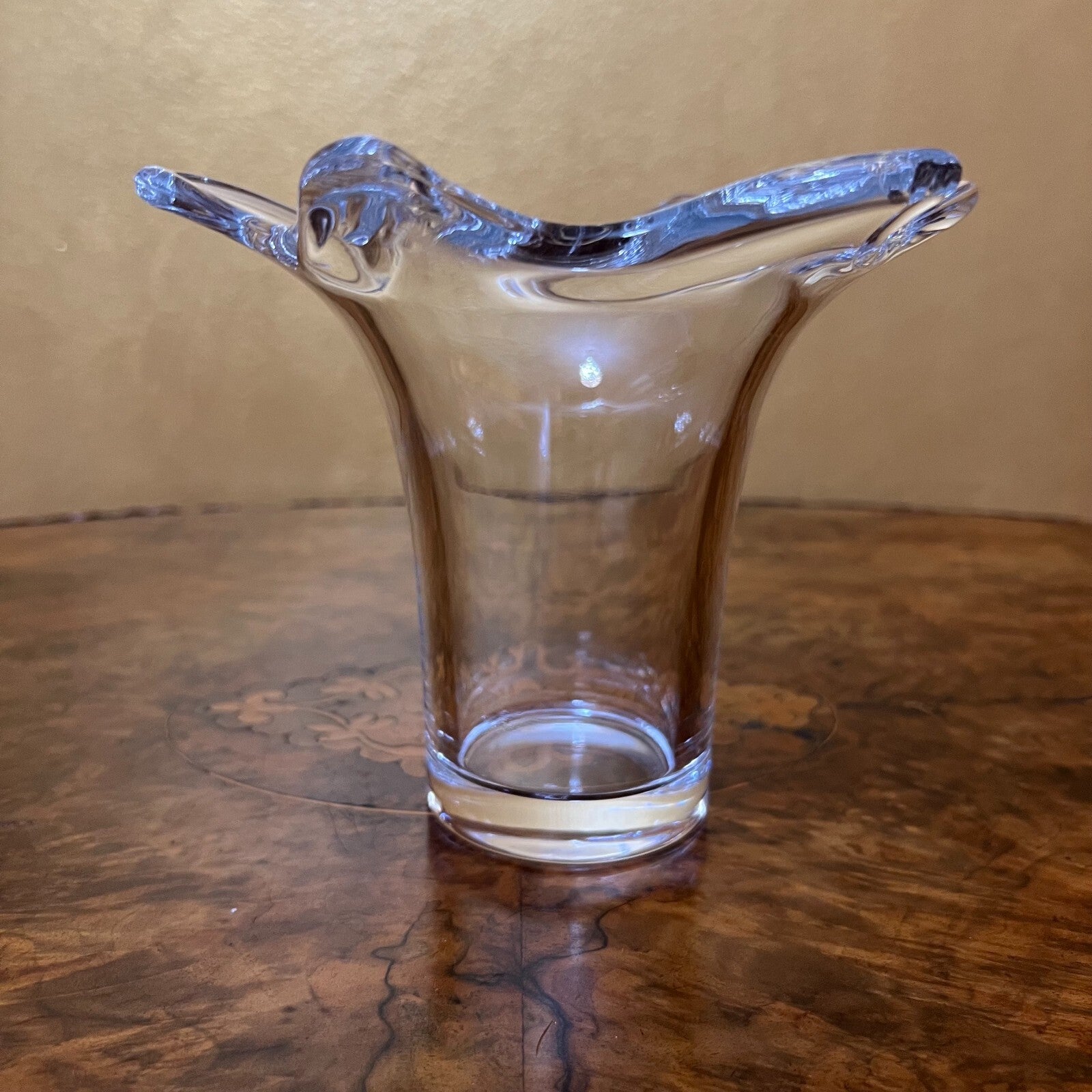 Curved Edge Glass Vase