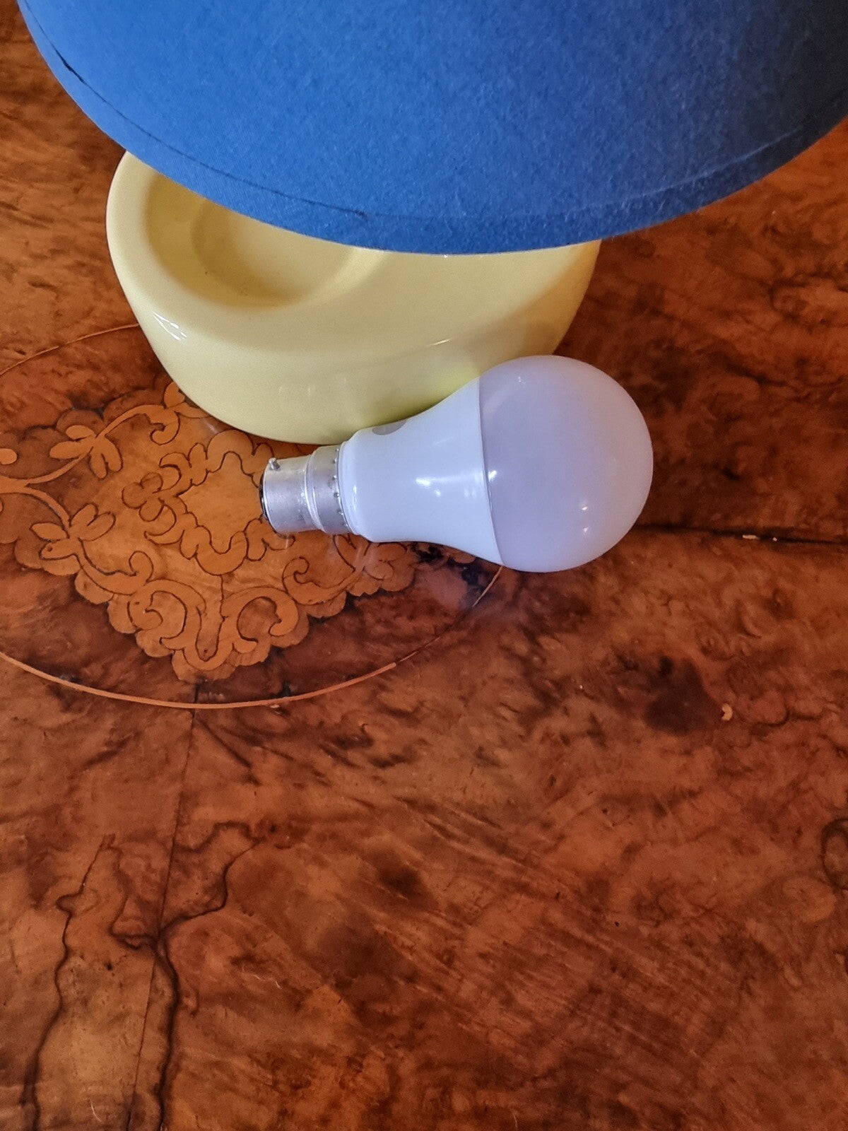 Essential Oils Burner and Lamp Blue Yellow