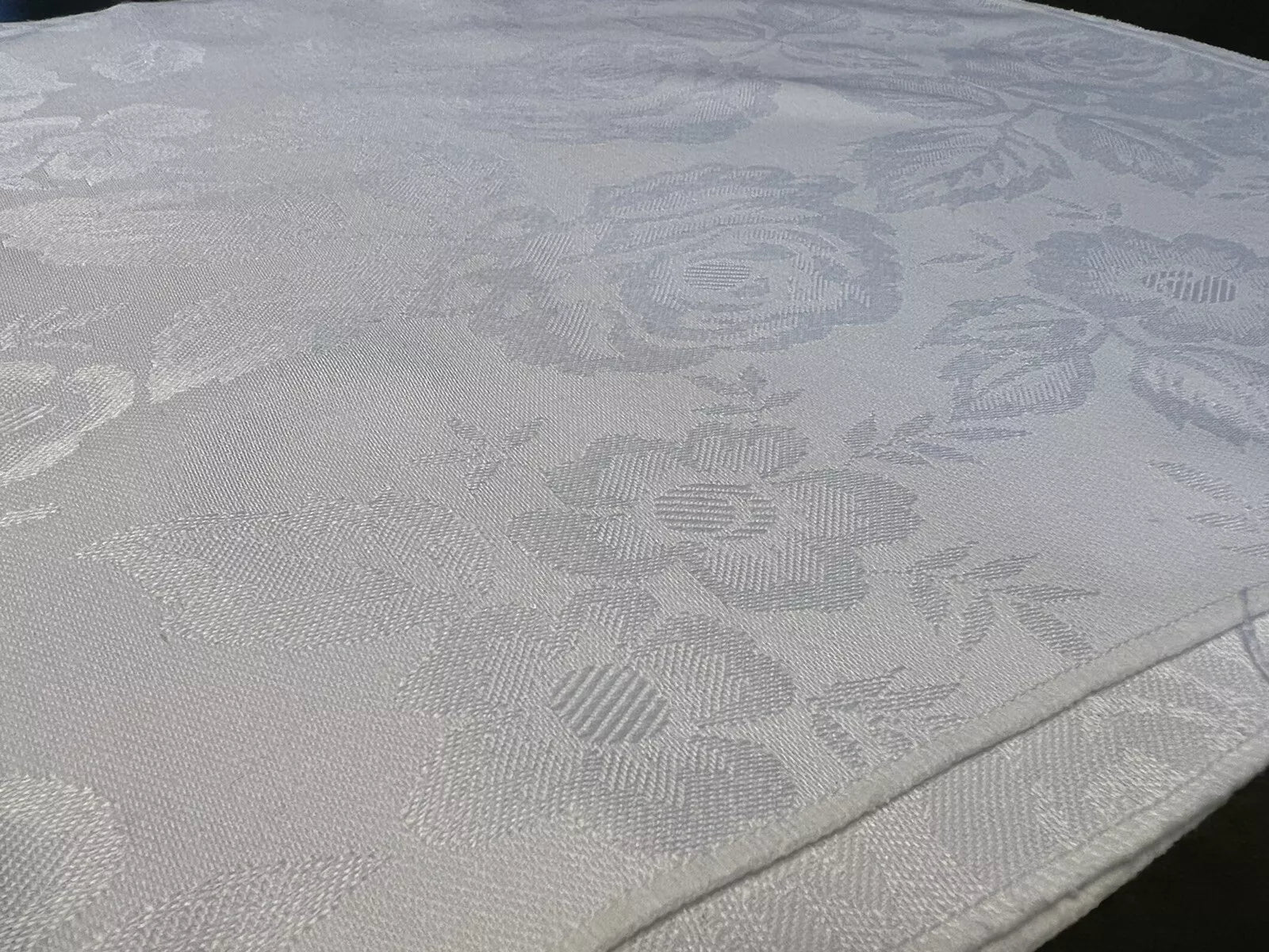 Floral cream napkins