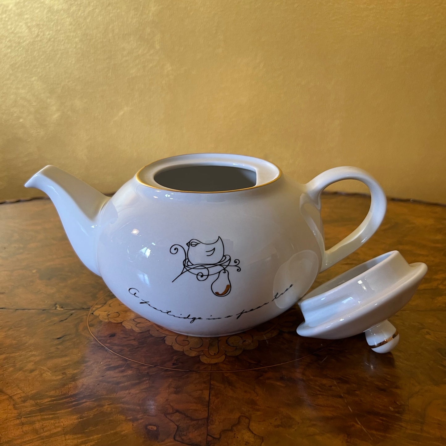 Maxwell & Williams Partridge in a Pear Tree Teapot
