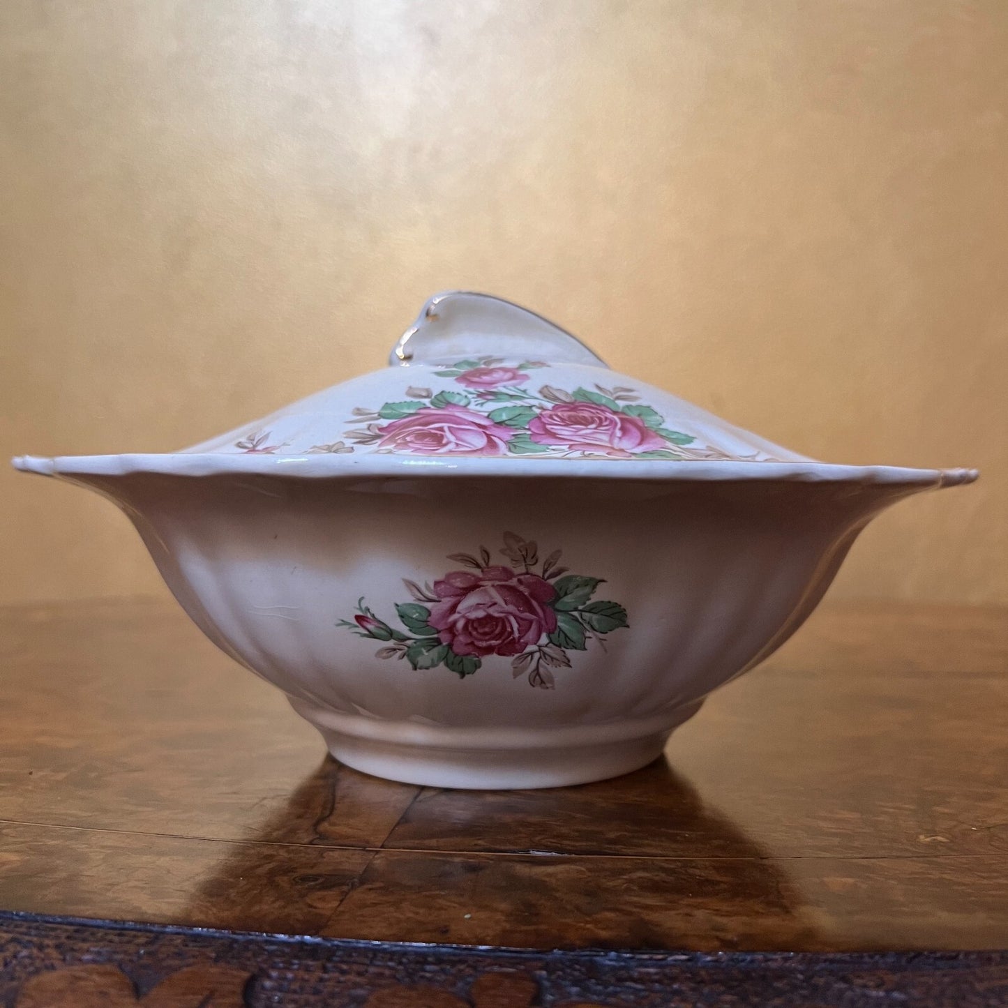 J & G Meakin Centenary Bowl with Lid