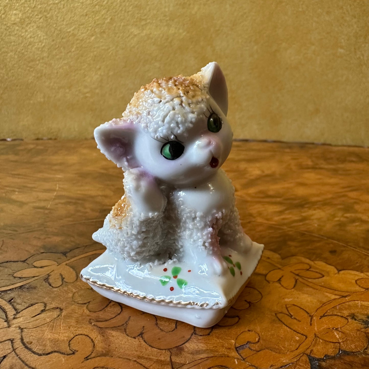 Kitschy Ceramic Sugar Texture