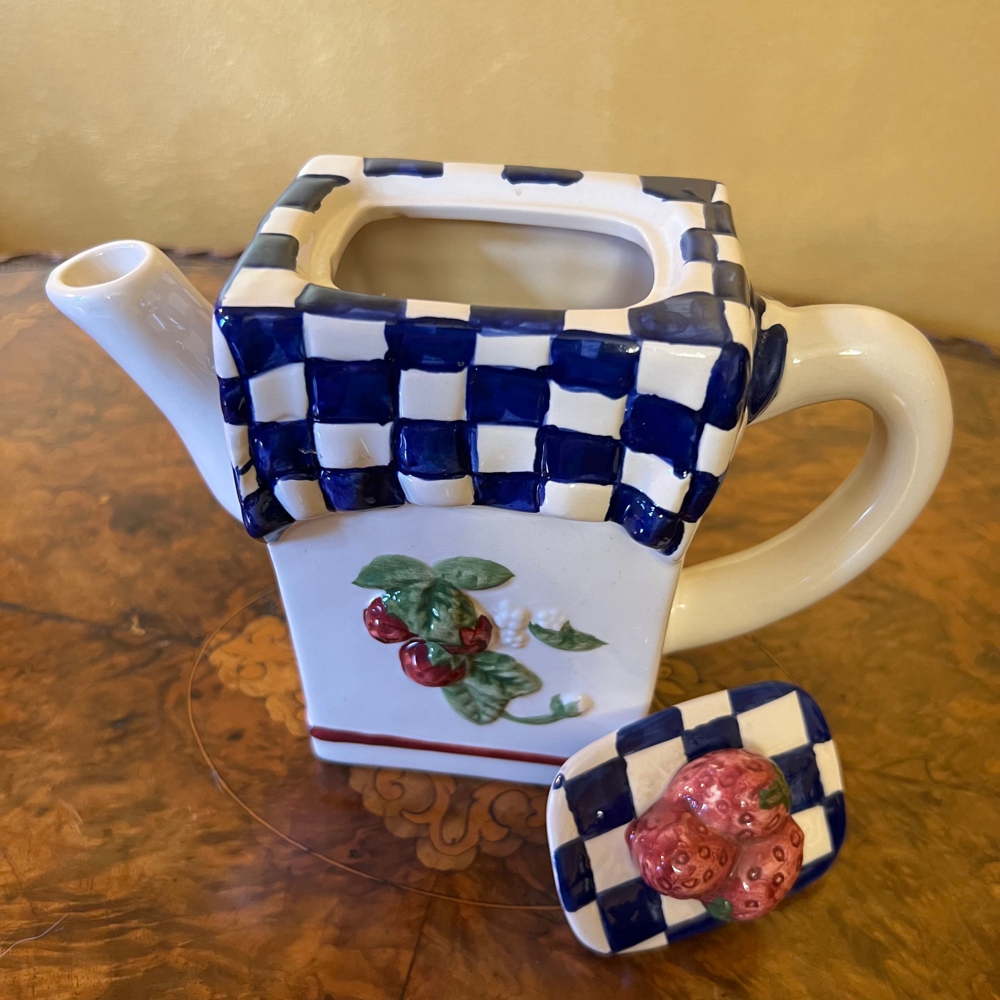 Strawberry Checked Tea Pot Vintage