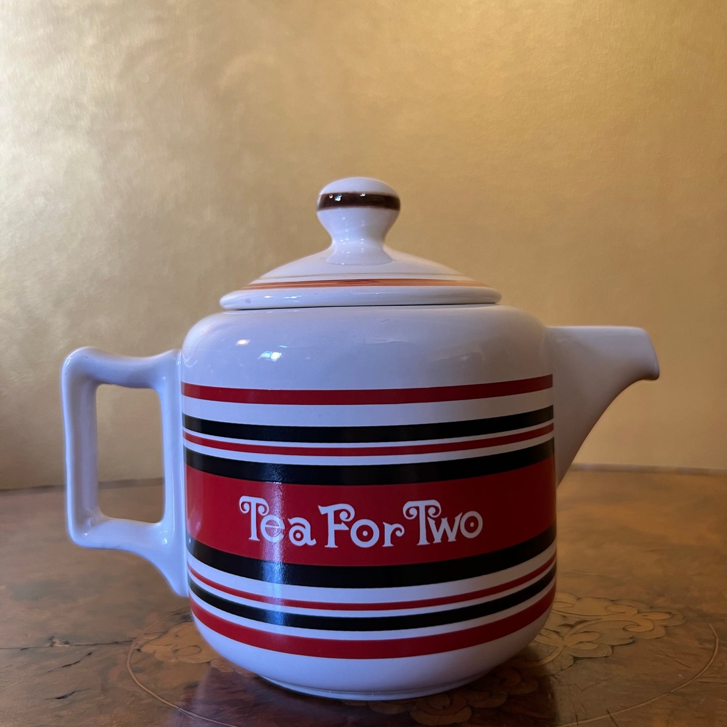 Tea for Two le the pour deux teapot