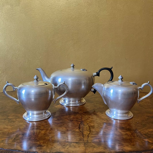 VintageCrusaderPlateTeaPot_Milk_SugarSet