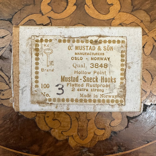 Vintage Key Brand Fishing Box of Mustad Sneck Hooks Norway