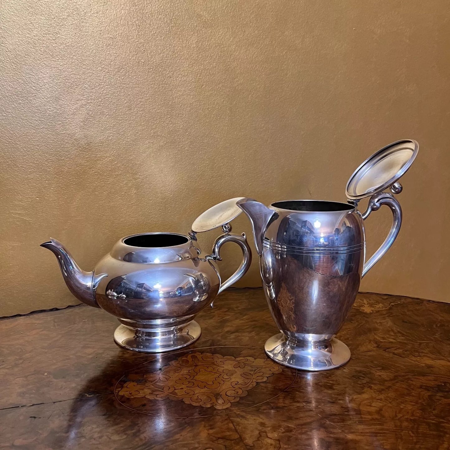 Vintage Renown Silver Plated Tea Pot CoffeePot
