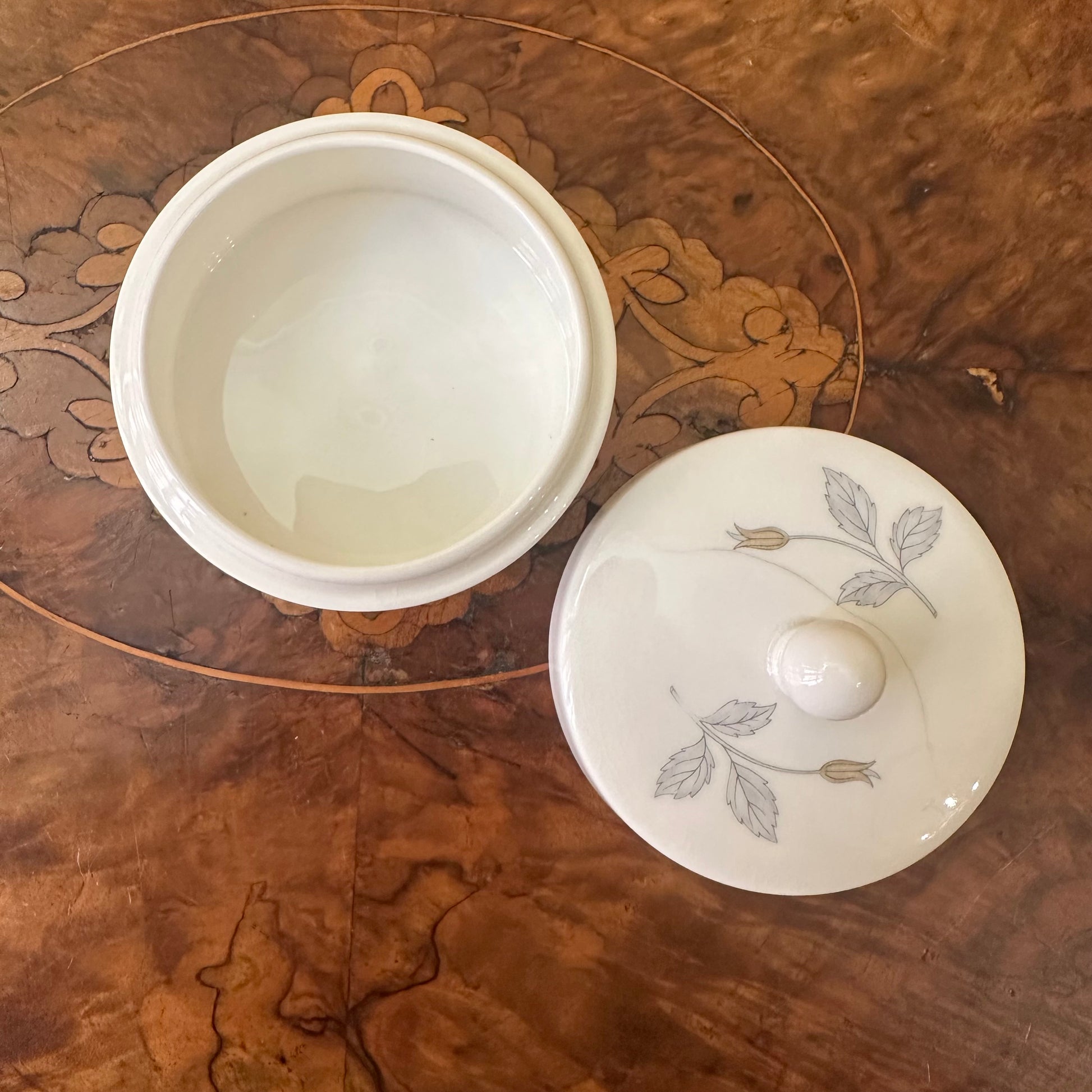 Vintage_Wedgwood_Ice_Rose_Jar