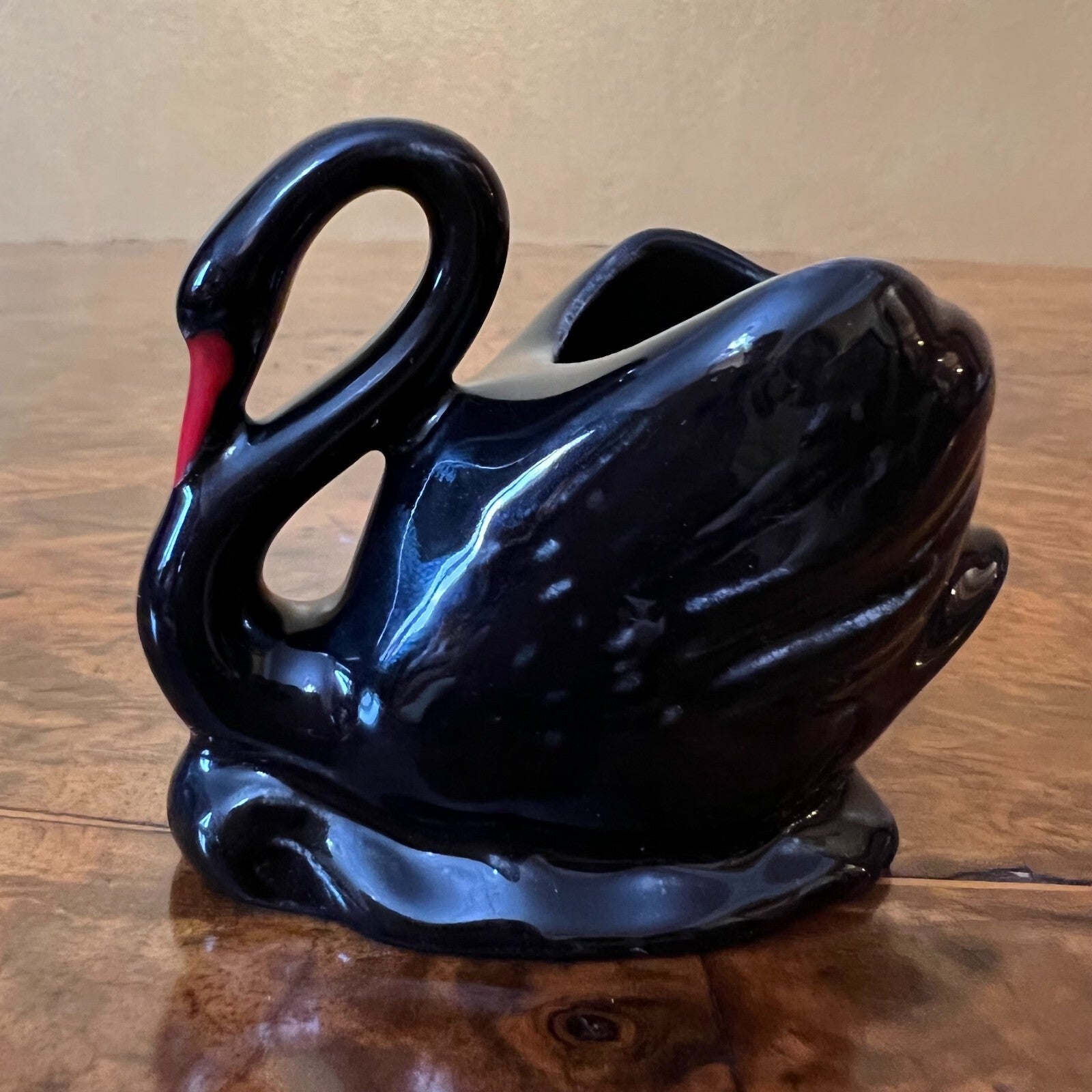 Vintage Wemberly Ware Black Swan