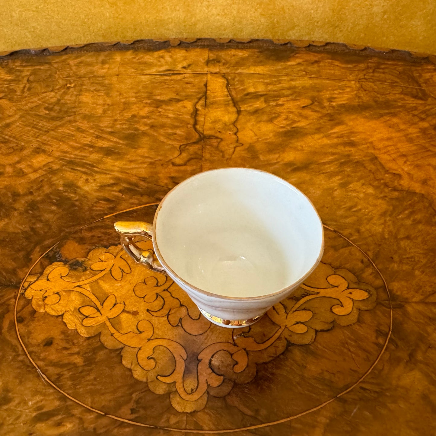 Vintage White_Gold_Cup
