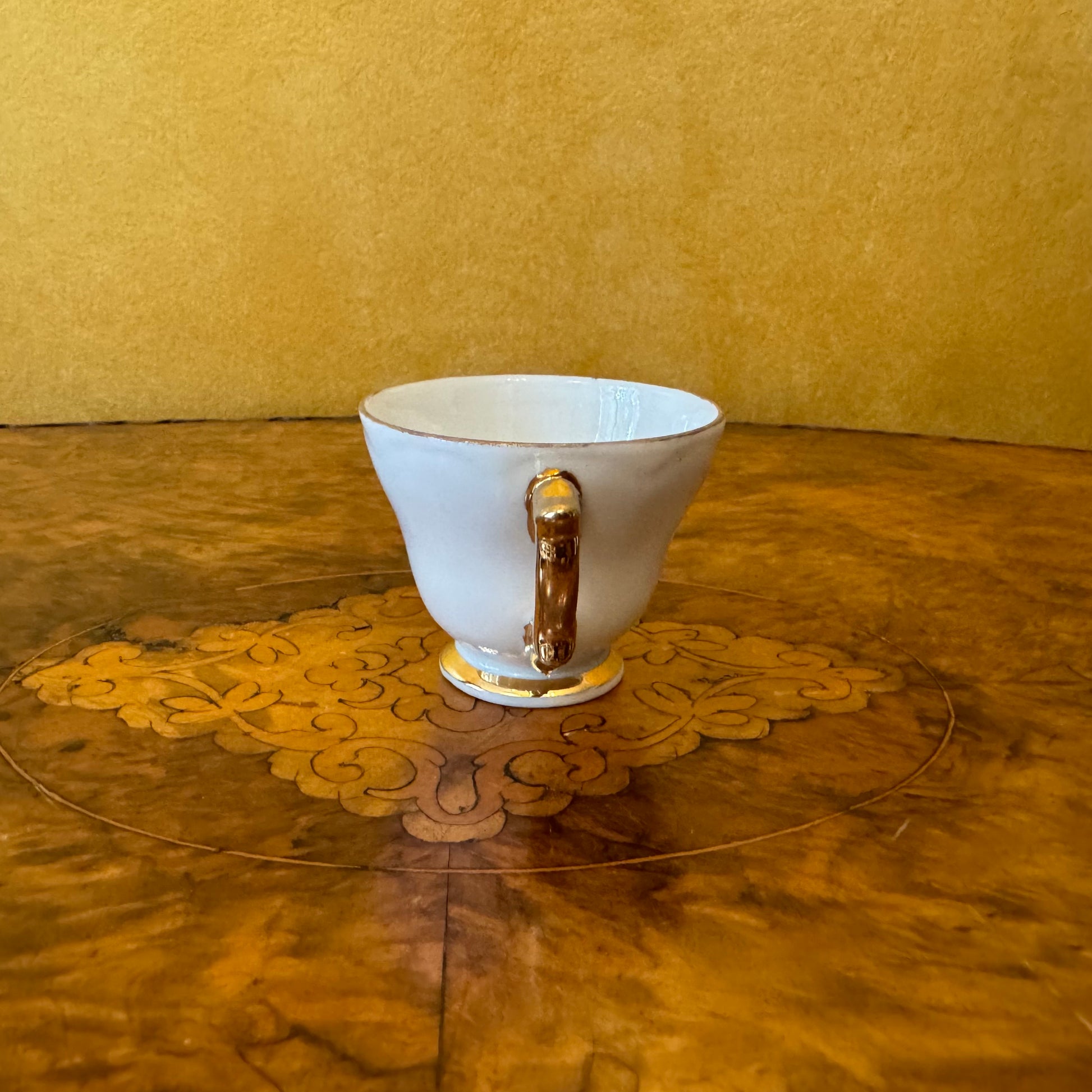 White_Gold_Coffee_Cup
