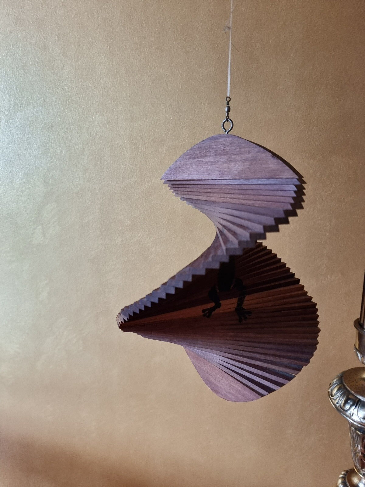 Wooden Spiral Hanging Frog Print Wind Ornament