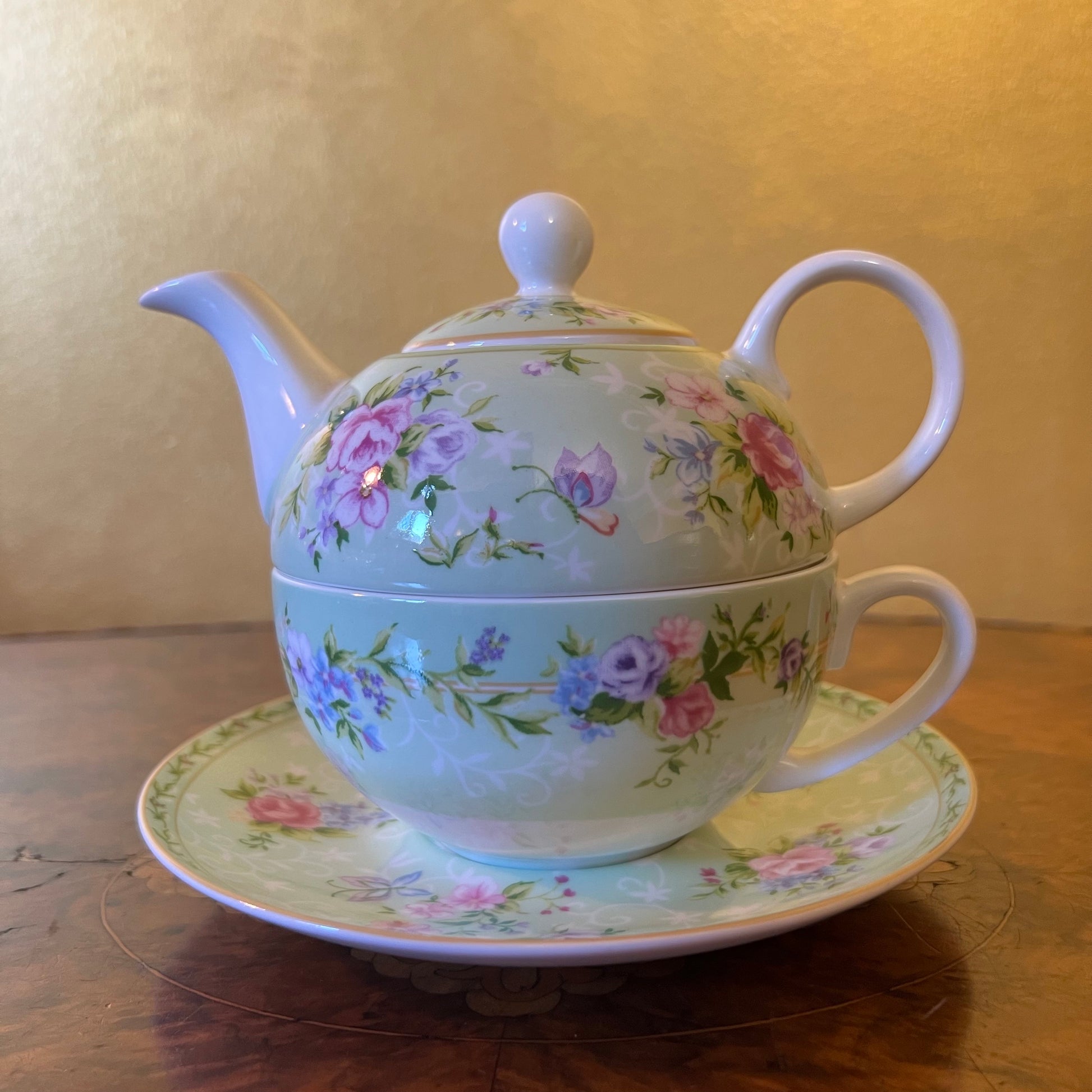 Ashdene Teapot,Tea Cup & Saucer Set 