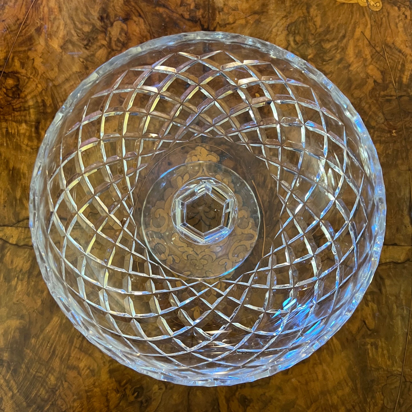 Bowl On Stand crystal 