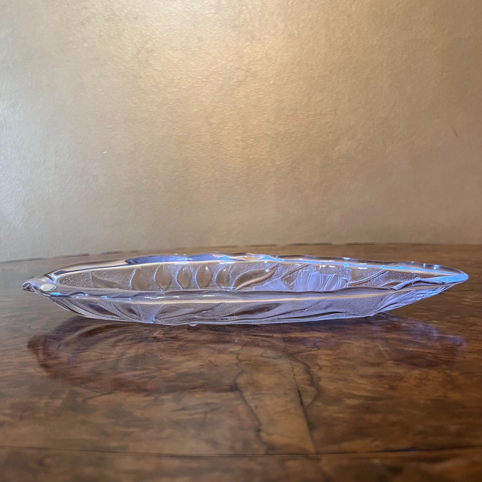 Design Glass Leaf Shape Platter 