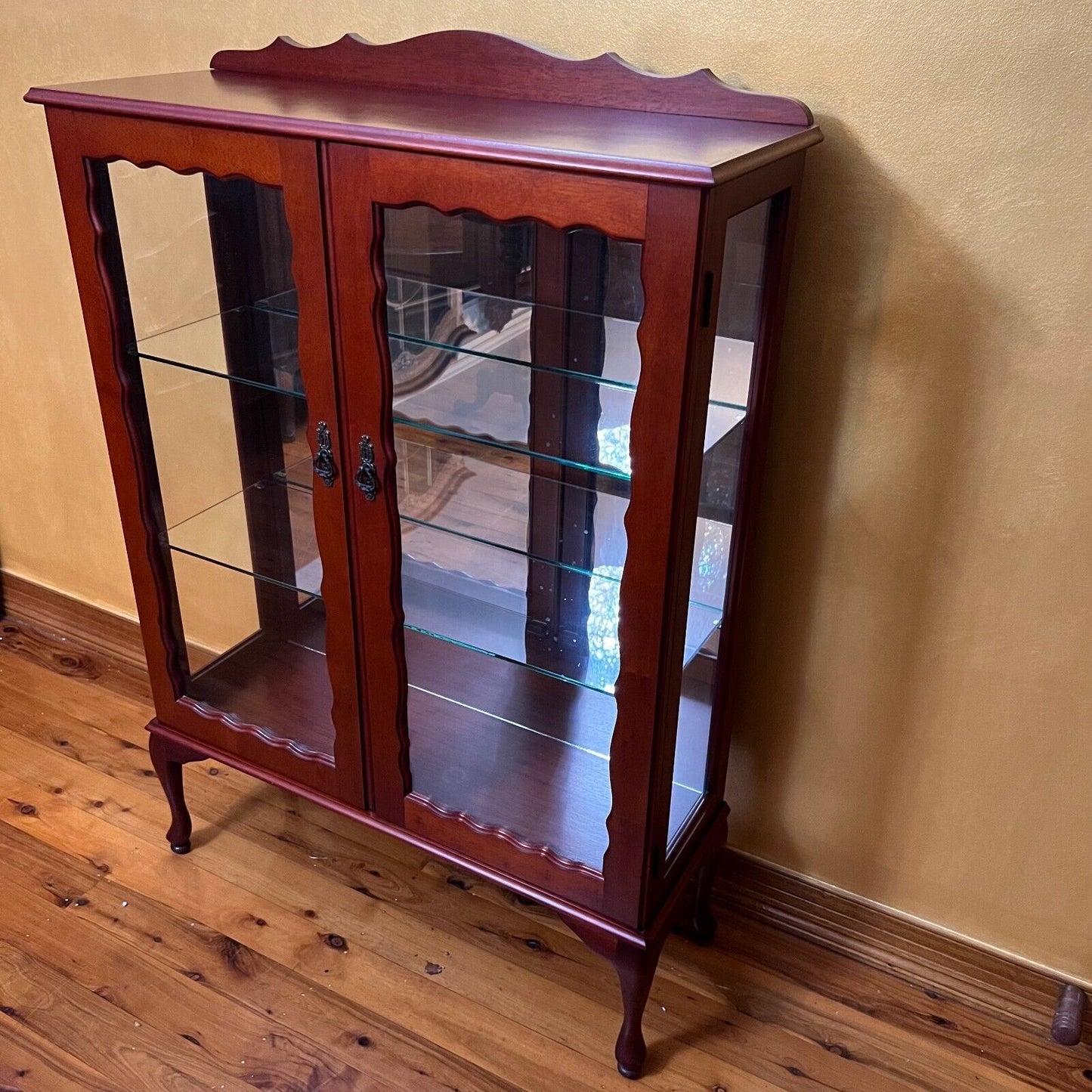 Glass Shelve Cabinet 