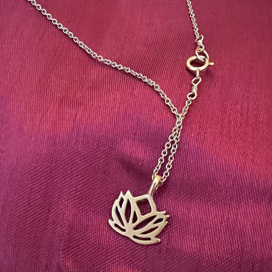 Lotus Pendant With Chain 