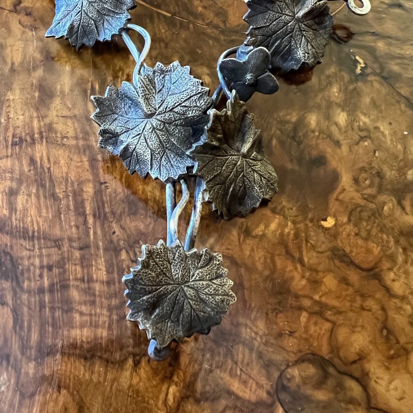 Ornate Leaves Floral Hanging Ornament 