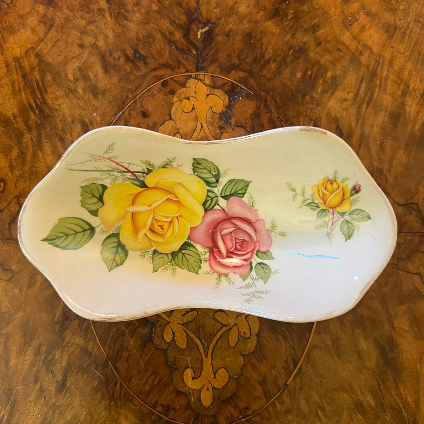 Royal Staffordshire Roses Oval