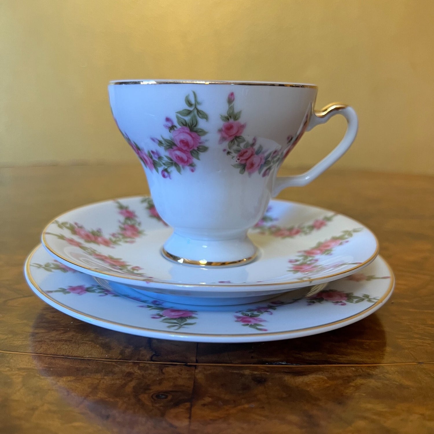 Saji Floral Print Tea Cup Trio Set