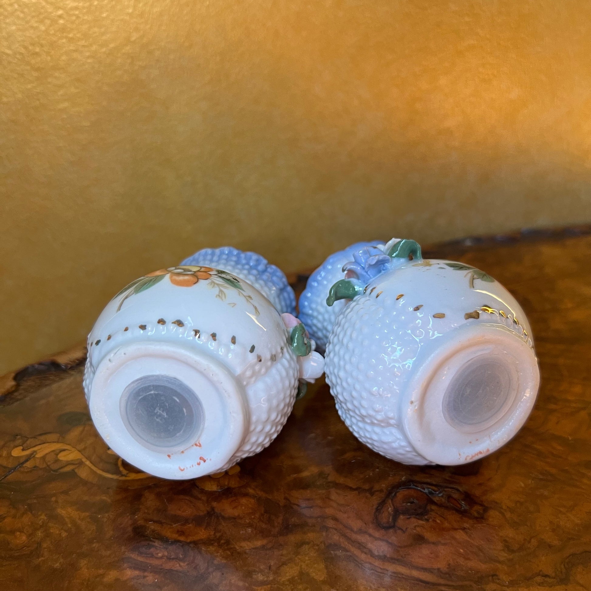 Salt & Pepper Shakers Set
