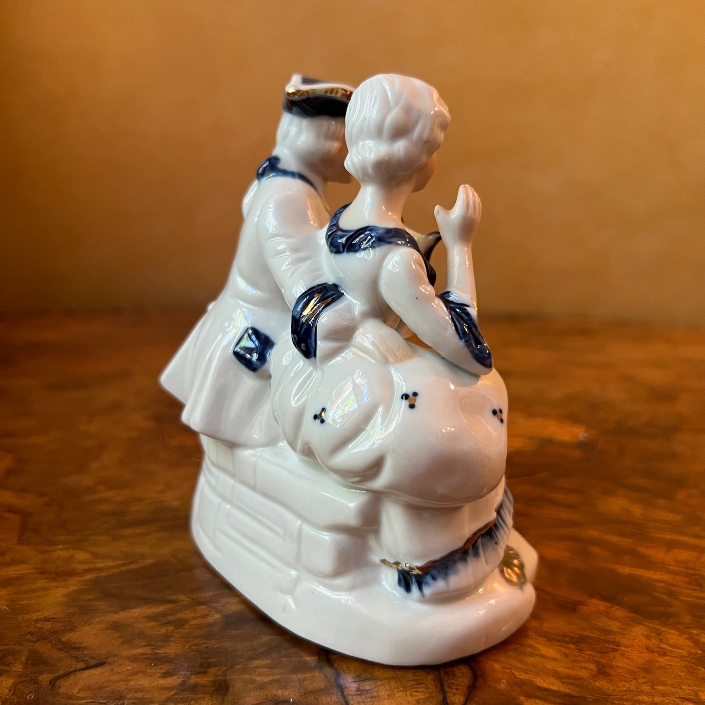 Vintage Colonial Couple Blue & White Figurine