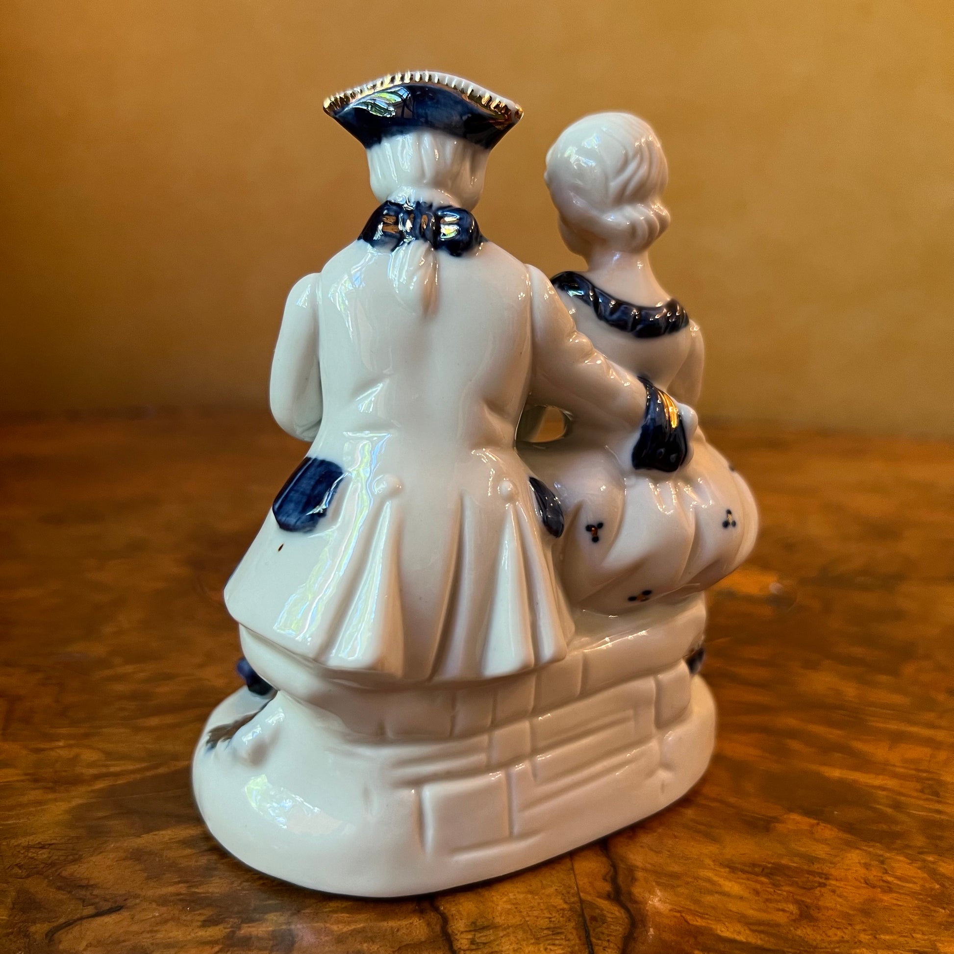 Vintage Colonial Couple Blue & White Statue 