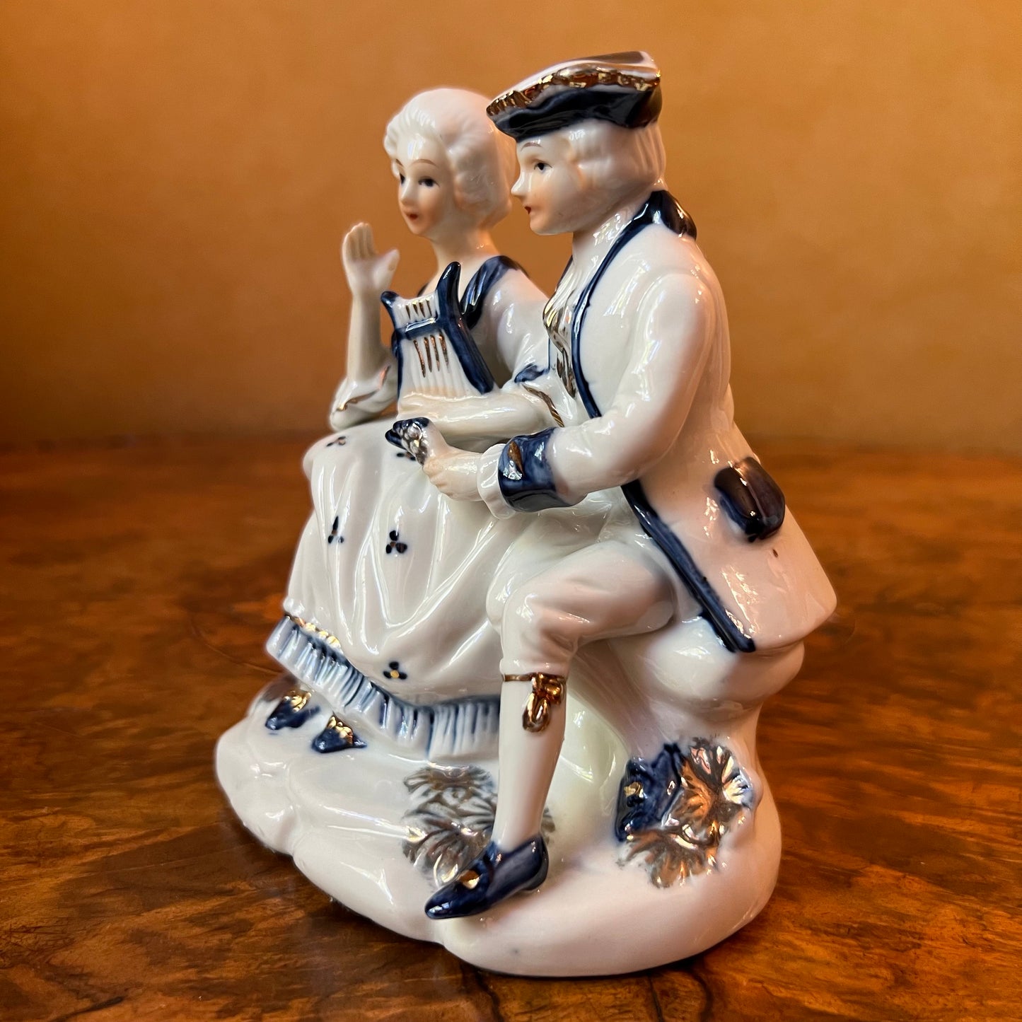 Vintage Colonial Couple Blue & White Statue Figurine 