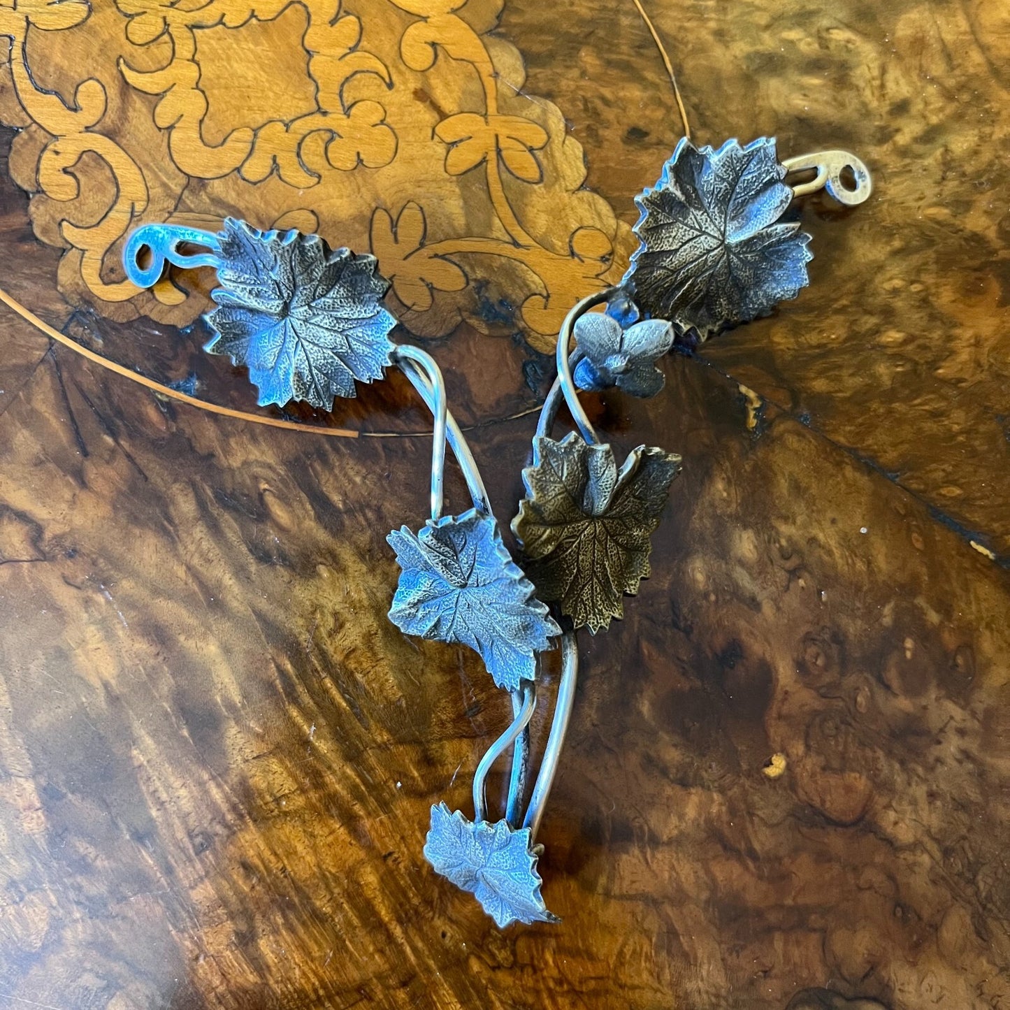 Vintage Ornate Leaves Floral Hanging