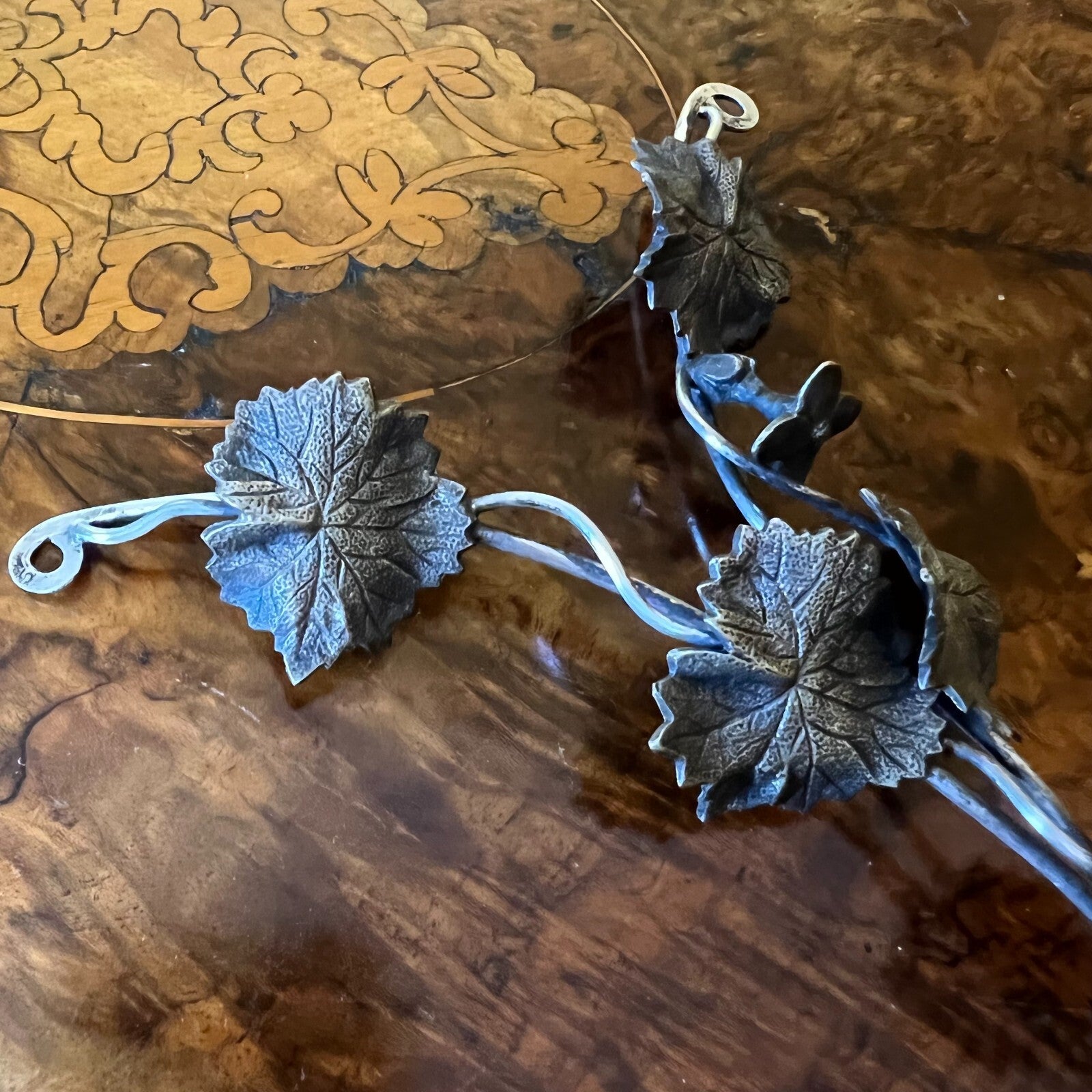 Vintage Ornate Leaves Floral Hanging Ornament 