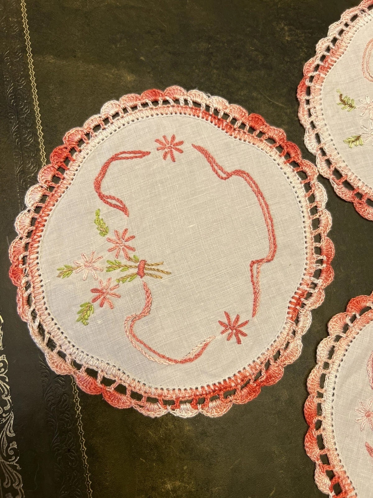Vintage Pink Embroidery Round Doily Set 