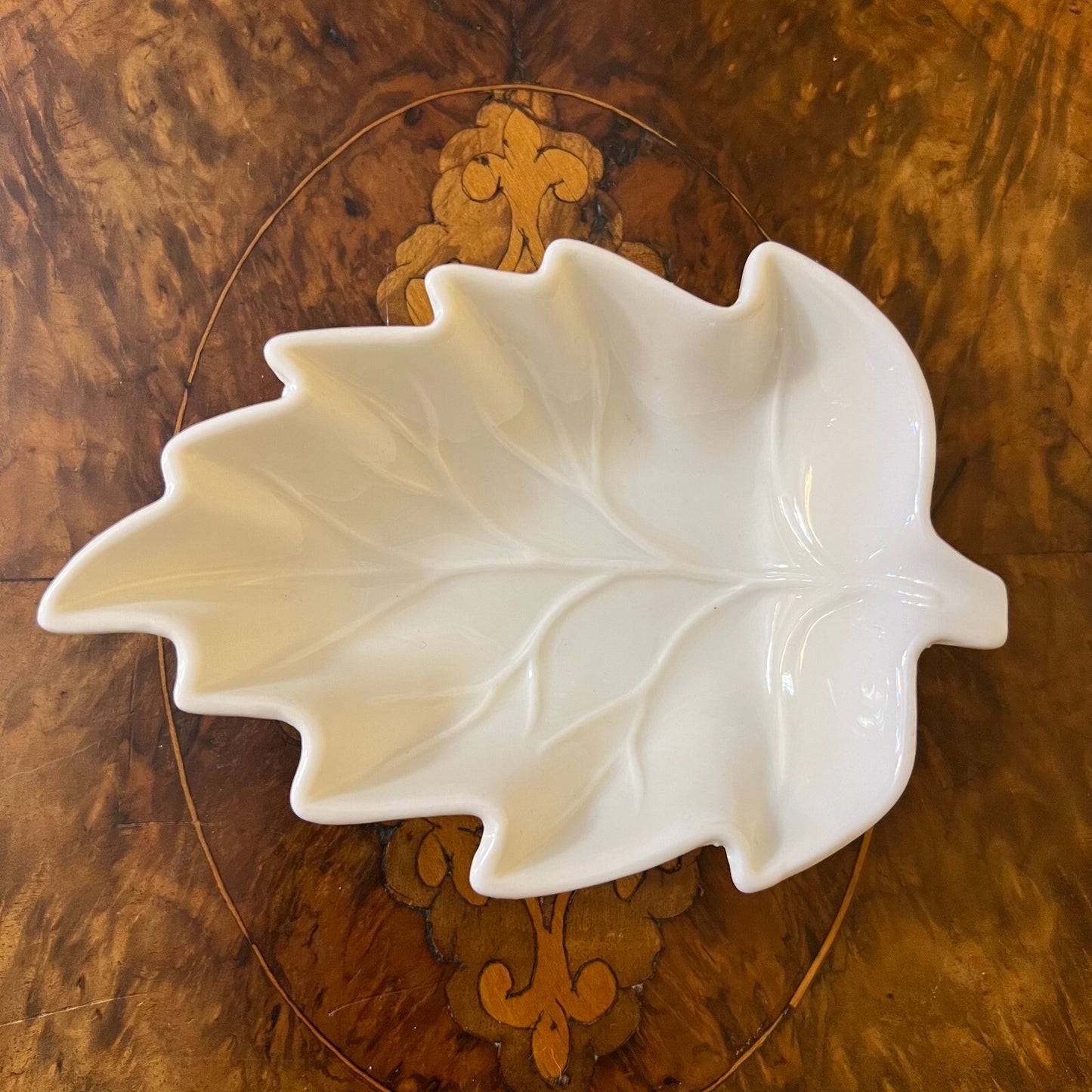 White Leaf Shape Dish 