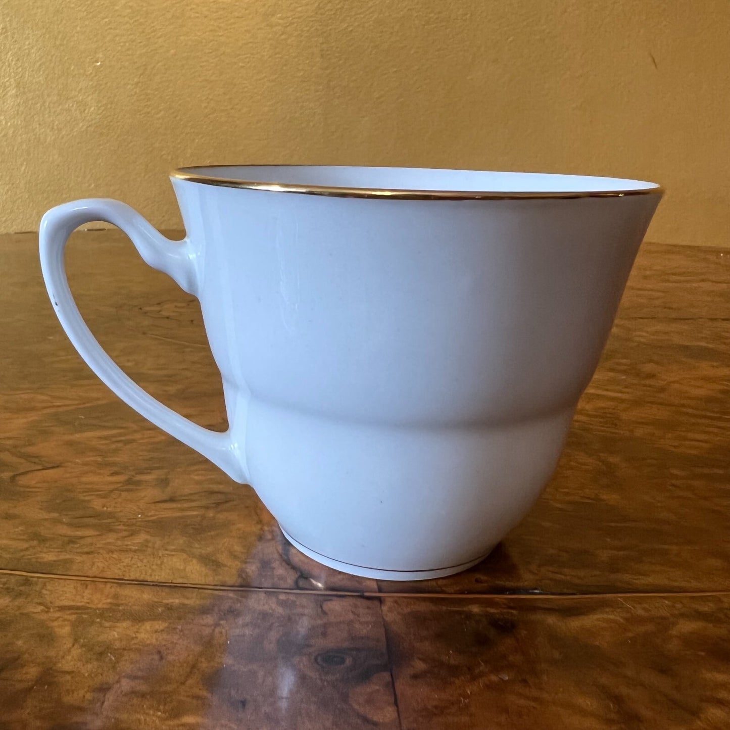 White & Gold Trim Tea Cup & Saucer